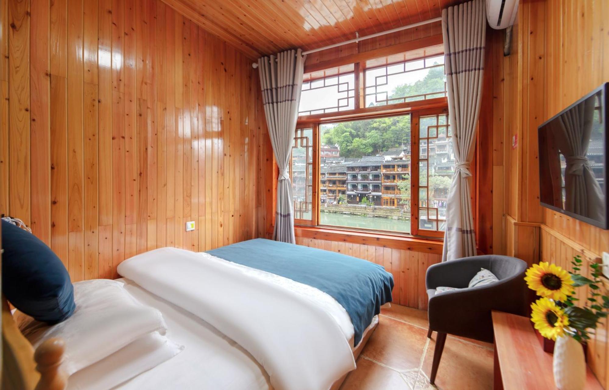 Fenghuang Memory Linjiang Inn Exterior foto