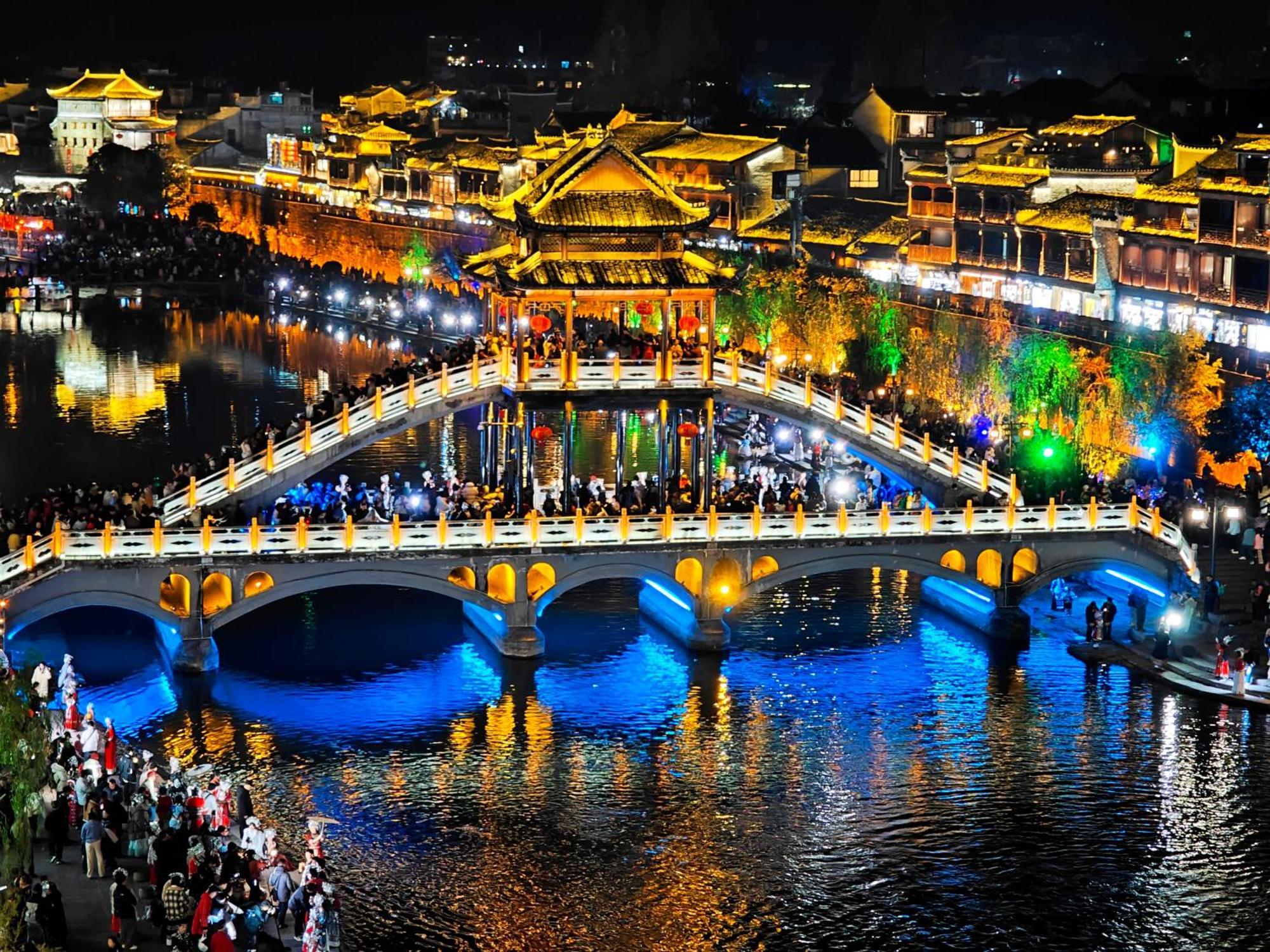 Fenghuang Memory Linjiang Inn Exterior foto